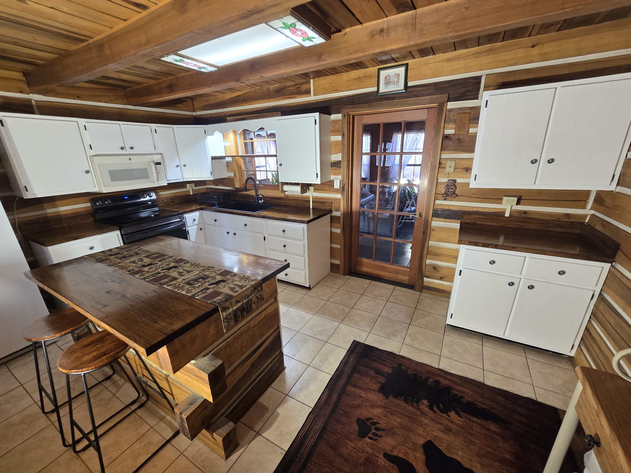 Finished custom kitchen remodel in a log home